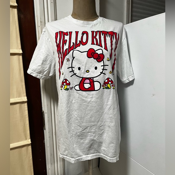 Sanrio Tops - Hello Kitty T-Shirt Y2K retro 90’s